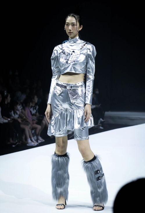 00后設計師亮出畢業答卷，北京服裝學院時裝周詮釋新生代時尚力量